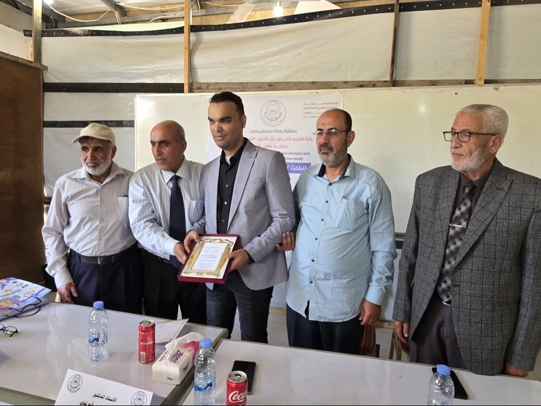 حصول الطالب الكفيف مهند السعدوني على درجة الماجستير من قسم اللغة العربية